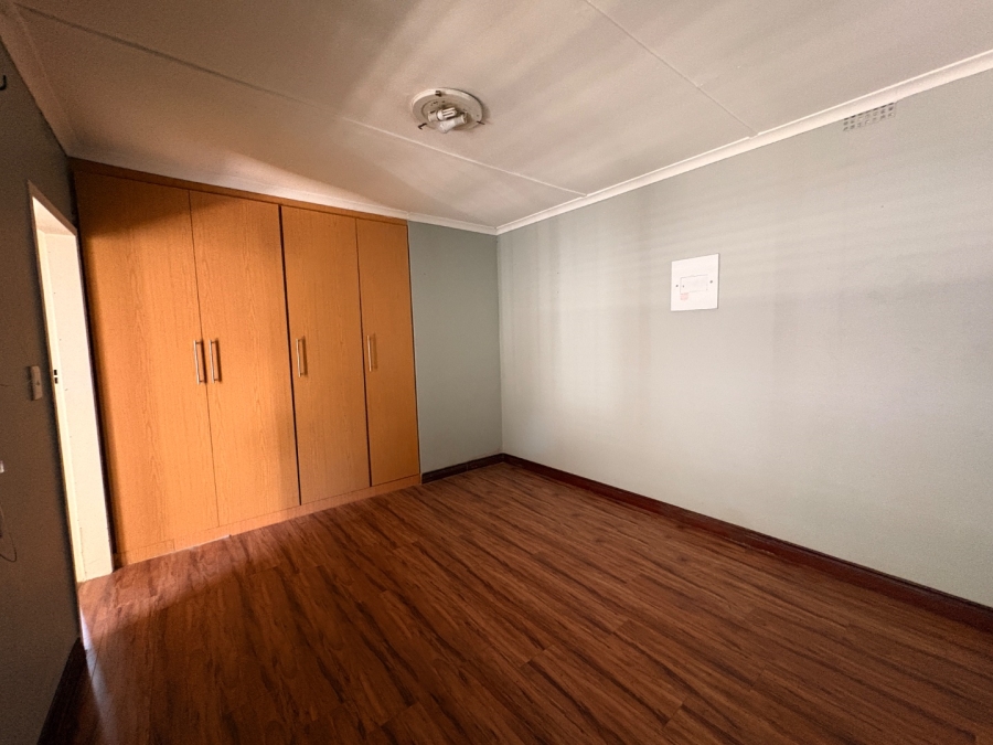 6 Bedroom Property for Sale in Wilkoppies North West